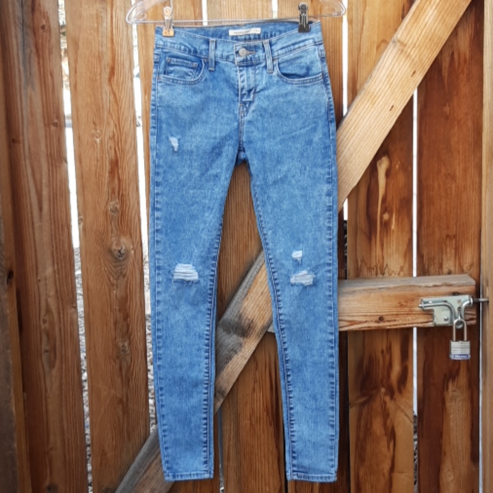 *SOLD* Levi's 710 super skinny lightwash jeans